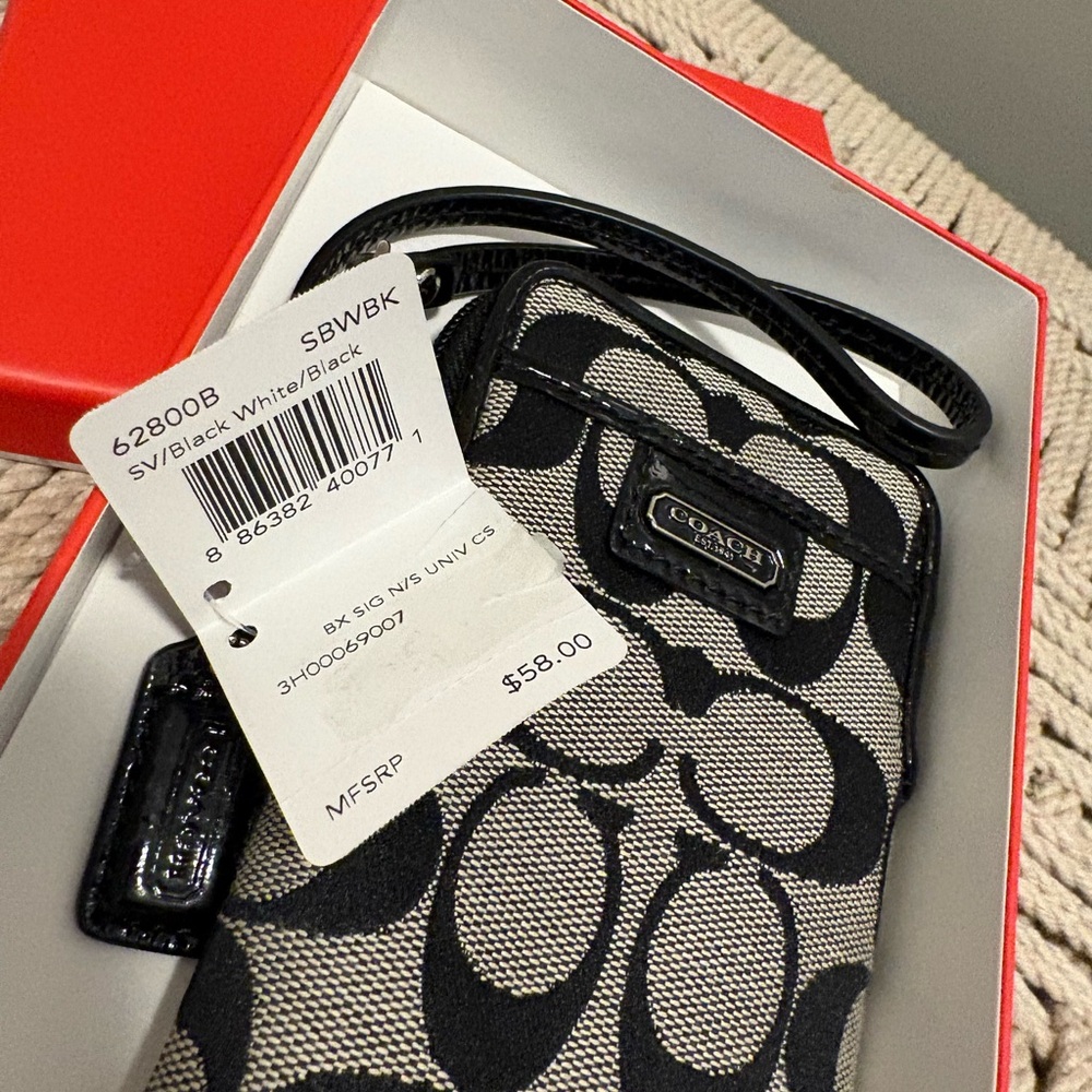 Coach Y2K Black Signature Wristlet - Picture 4 of 5